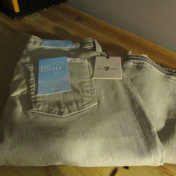 BEAUTIFUL, SUPER COMFY JEANS.. - Picture 3 of 5